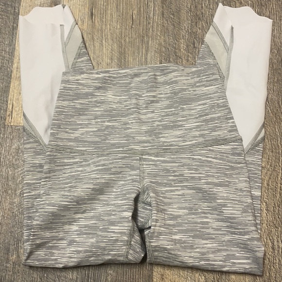 Lululemon scalped bottom ankle mid calf length - Picture 5 of 6